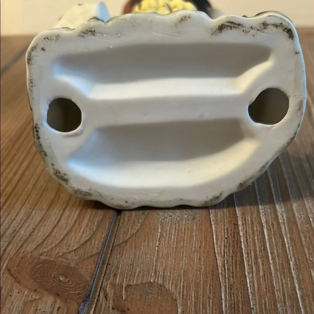 Charming Clown Figurine in Cream and Yellow - Picture 2 of 4